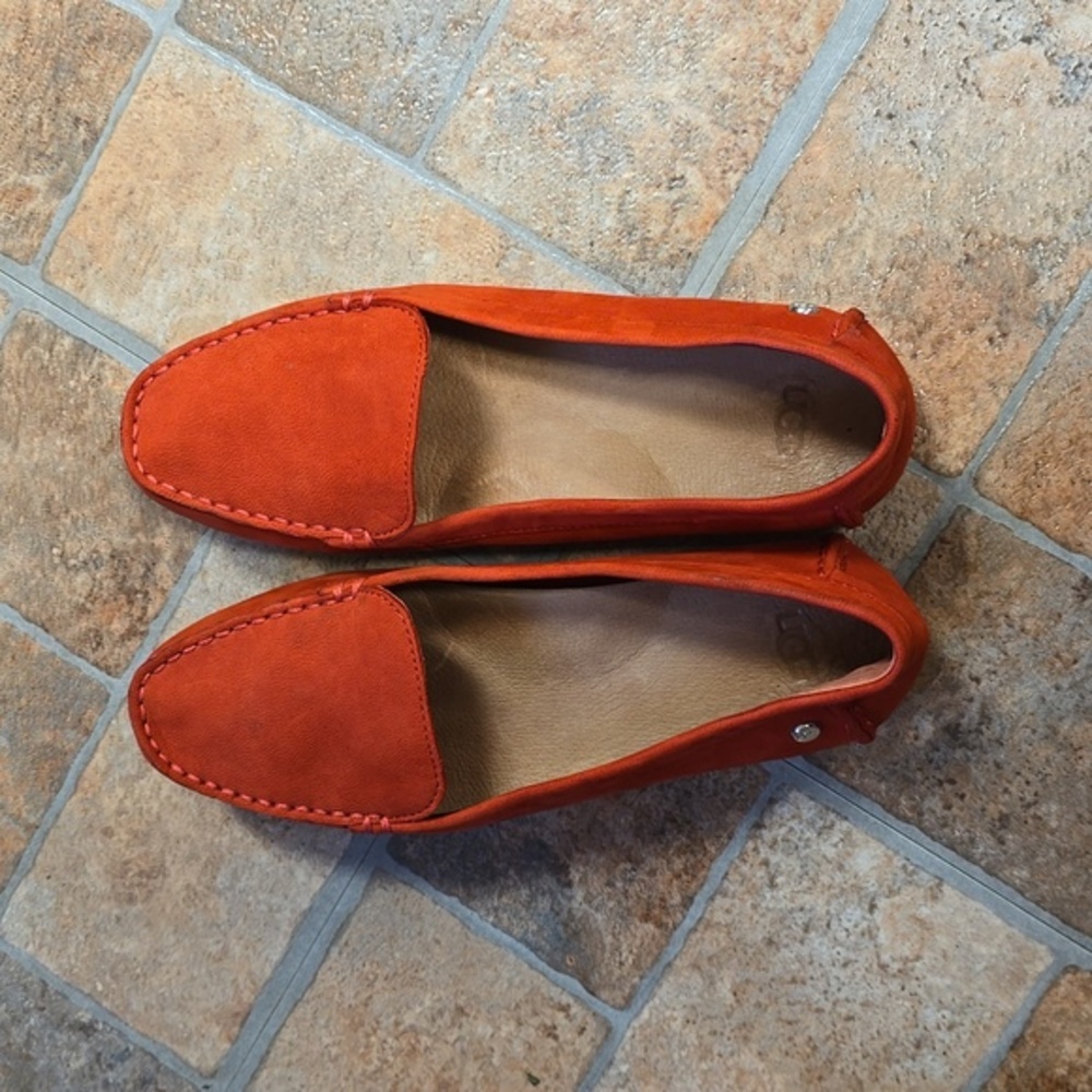 UGG | Coral Leather Loafers | Size 7